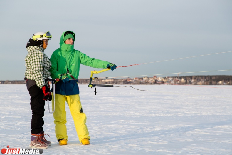 Снег, сноуборд… и парашют. Корреспондент JustMedia.ru опробовал себя в сноукайте - Фото 9