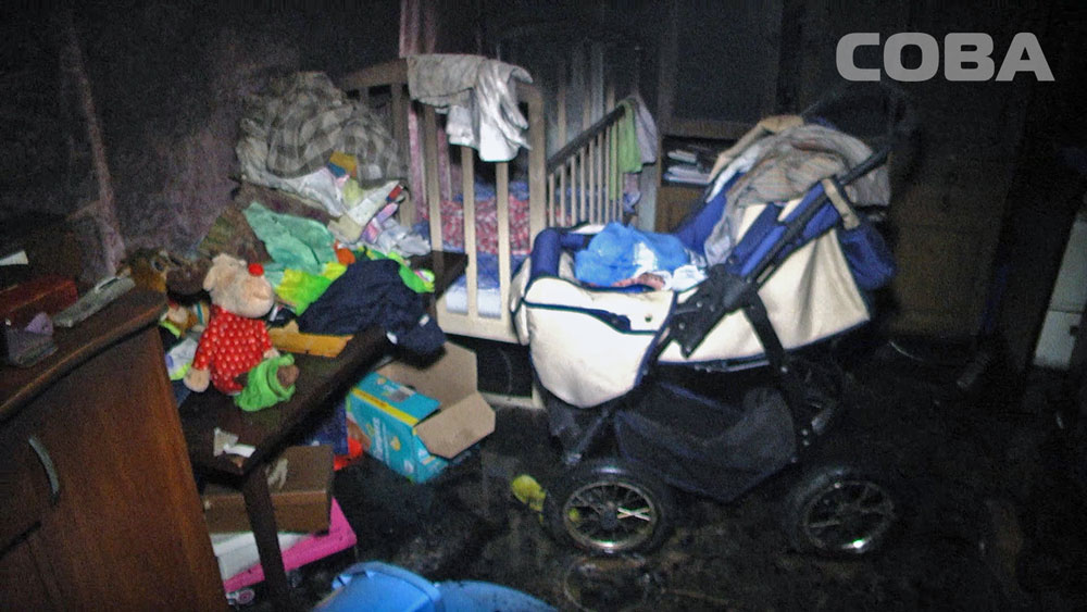 В Екатеринбурге в многоэтажке сгорела квартира. Из здания эвакуировали 30 человек. ФОТО - Фото 4