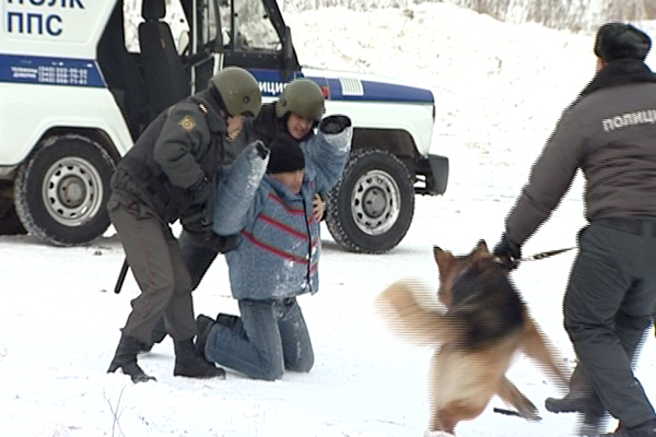 В Екатеринбурге бойцы полицейских спецподразделений ловили вооруженных преступников и обезвреживали взрывное устройство - Фото 6