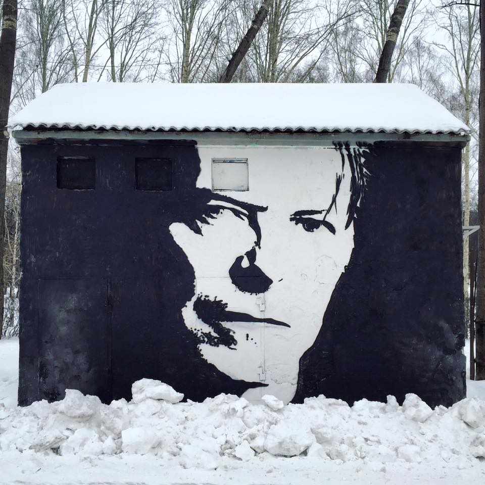 В Екатеринбурге на месте портрета Эми Уайнхаус появился Дэвид Боуи - Фото 4