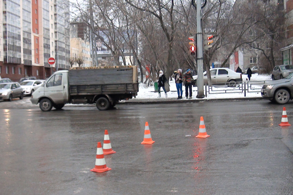 В Екатеринбурге водитель внедорожника сбил 10-летнего мальчика, переходившего дорогу на «зеленый» - Фото 3