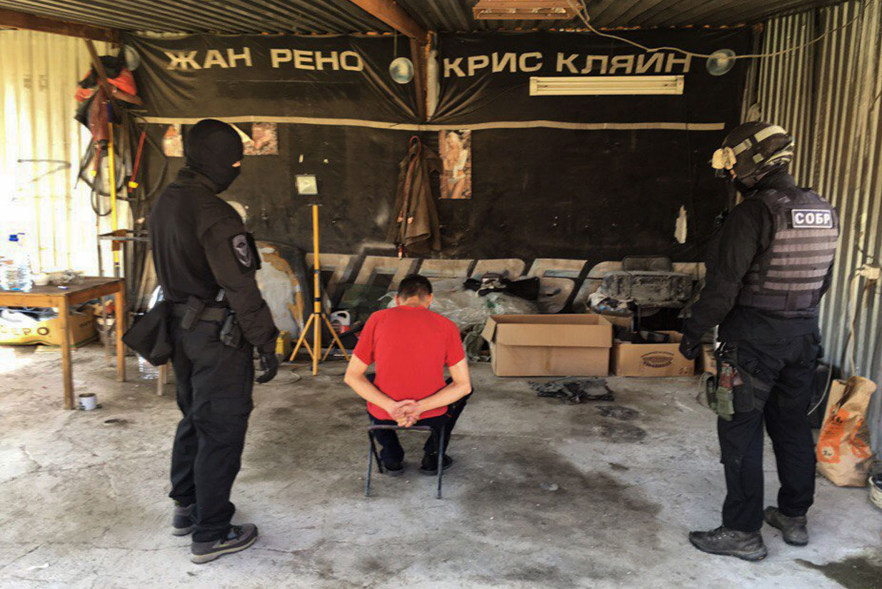 Полицейские задержали зачинщика побоища в Сагре, который сколотил банду мошенников-страховщиков. ФОТО - Фото 8