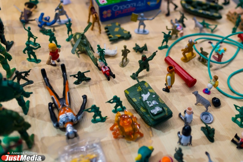 Несколько сотен детей попробовали себя в роли предпринимателей на «Ярмарке старых игрушек» - Фото 5