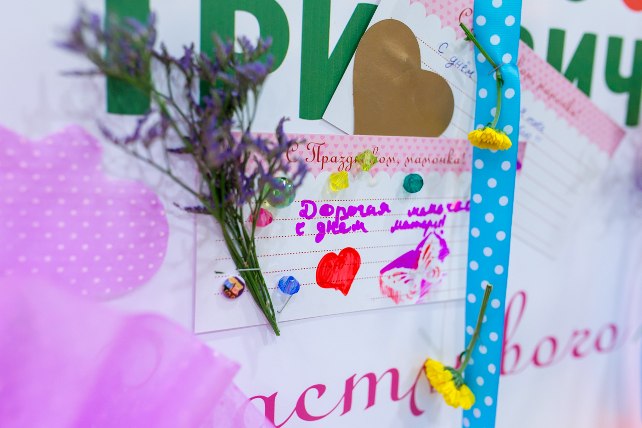 Екатеринбуржцы отправили несколько сотен поздравлений с Днем матери в разные уголки России - Фото 3
