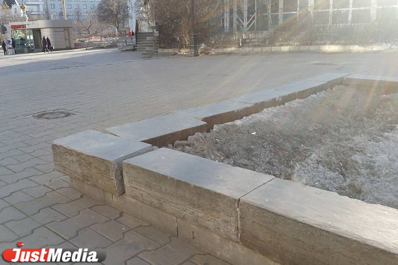 В сквере Попова развалился фонтан. В администрации утверждают, что «это нормально». ФОТО - Фото 2