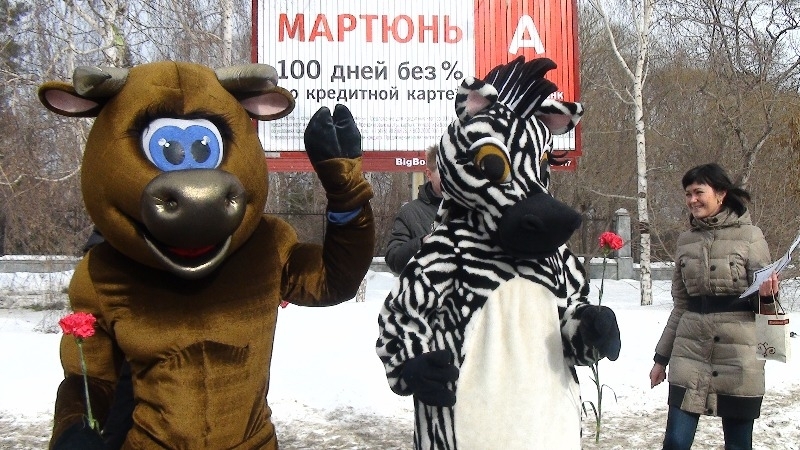 В Екатеринбурге Правилам дорожного движения пешеходов учили… «зебра» и «бык» - Фото 2