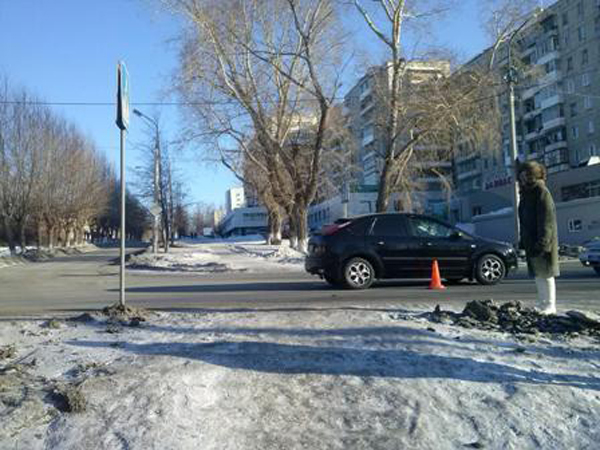 В Екатеринбурге водитель легковушки сбил двух пешеходов, переходивших на зеленый свет - Фото 2