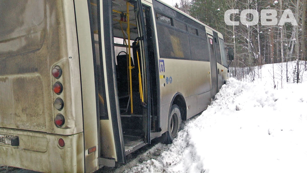 На Старомосковском тракте столкнулись пассажирский автобус и автомобиль Toyota Corolla - Фото 3