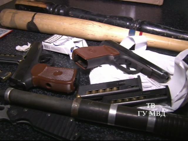 «Четыре пистолета, 14 ножей, палка резиновая…» В Екатеринбурге полиция и ФСБ пресекли попытку встречи лидеров уголовно-преступной среды - Фото 6