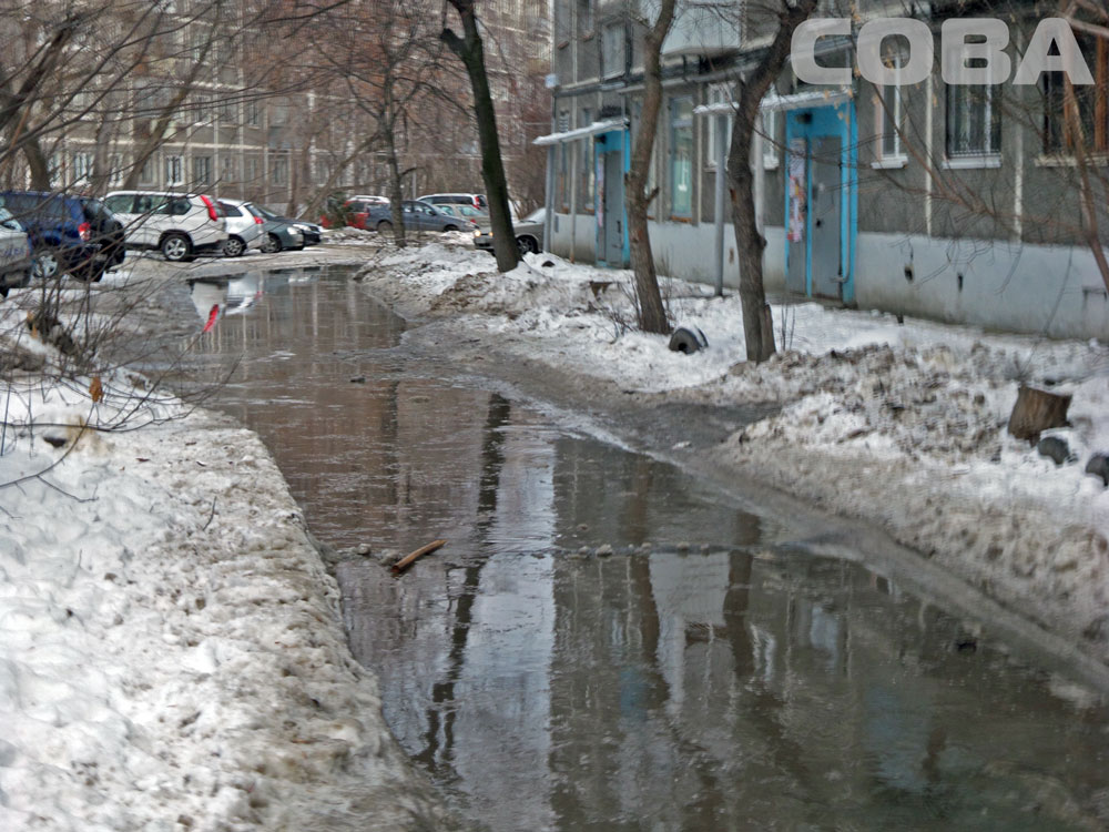 Коммунальное ЧП в Екатеринбурге: дворы на Посадской залило холодной водой - Фото 3