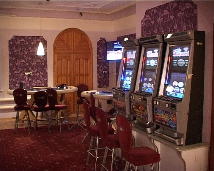 В Екатеринбурге полиция закрыла нелегальное казино. Выручка заведения составляла до миллиона рублей в сутки - Фото 3