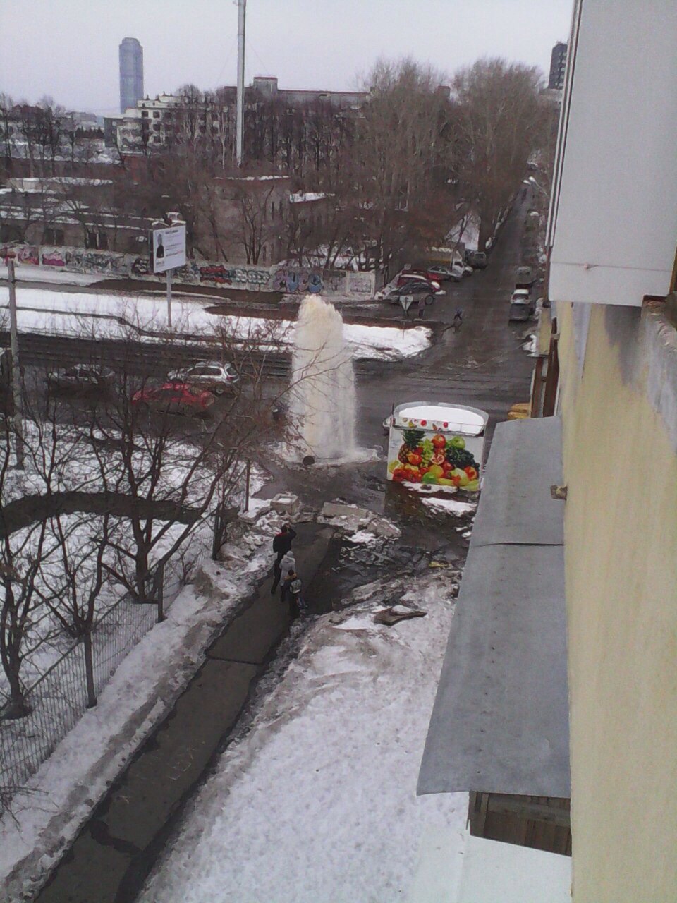 На перекрестке Тверитина-Бажова появился фонтан холодной воды - Фото 2