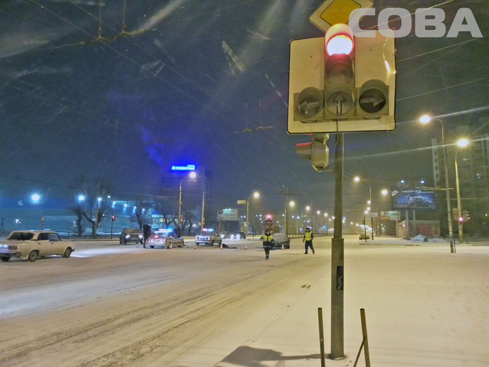 На Щербакова пьяный водитель подбил таксиста, ехавшего на зеленый - Фото 3
