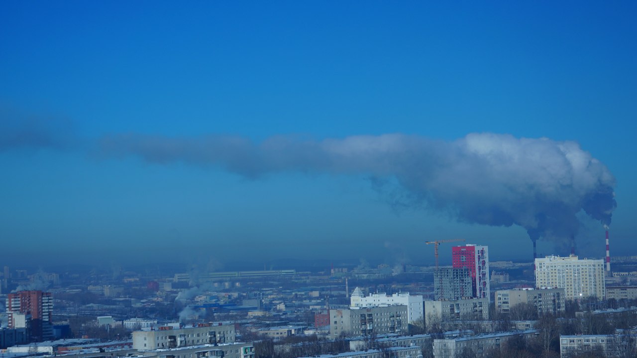 «Нереальных размеров выброс»! Екатеринбуржцы отвыкли от морозов и испугались дыма, охватившего город - Фото 3