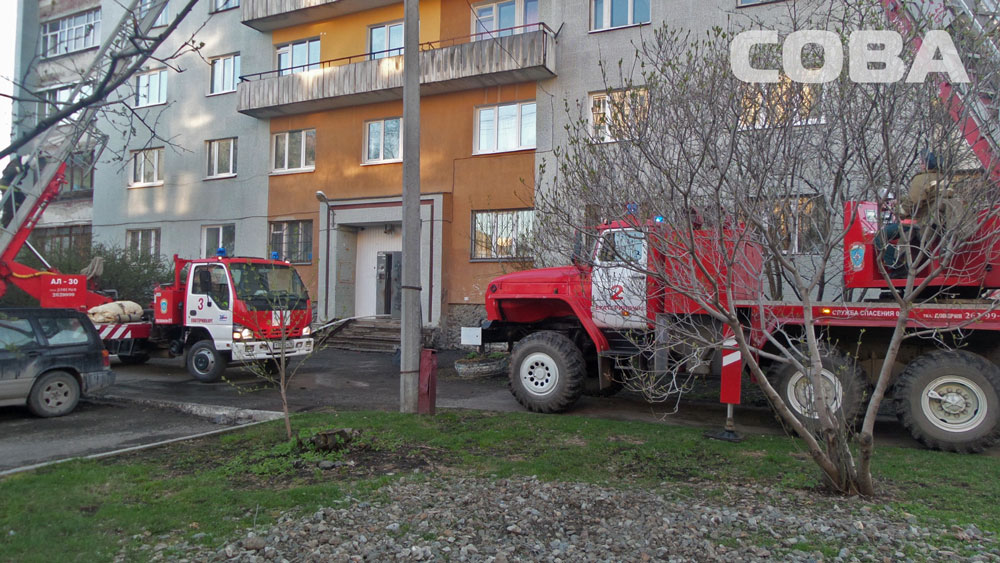 Мужчина сорвался с восьмого этажа во время пожара в жилом доме на улице Антона Валека - Фото 3