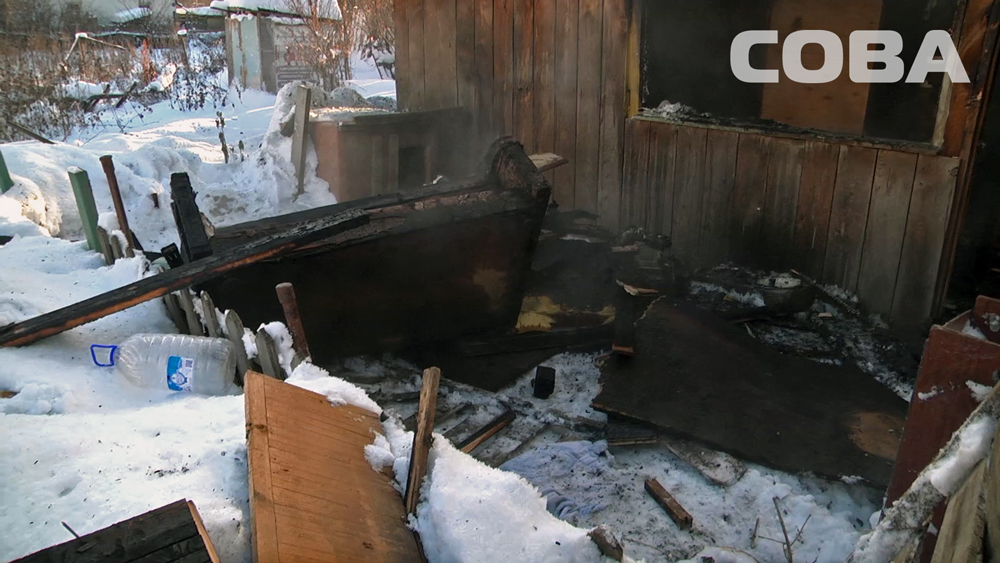 В Екатеринбурге на Восстания сгорели частный дом и баня - Фото 3