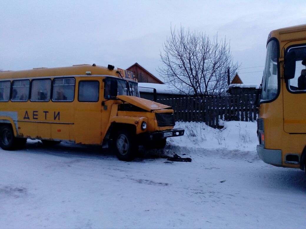Под Каменском-Уральским в лобовом столкновении двух школьных автобусов пострадали четыре ребенка. ФОТО - Фото 2