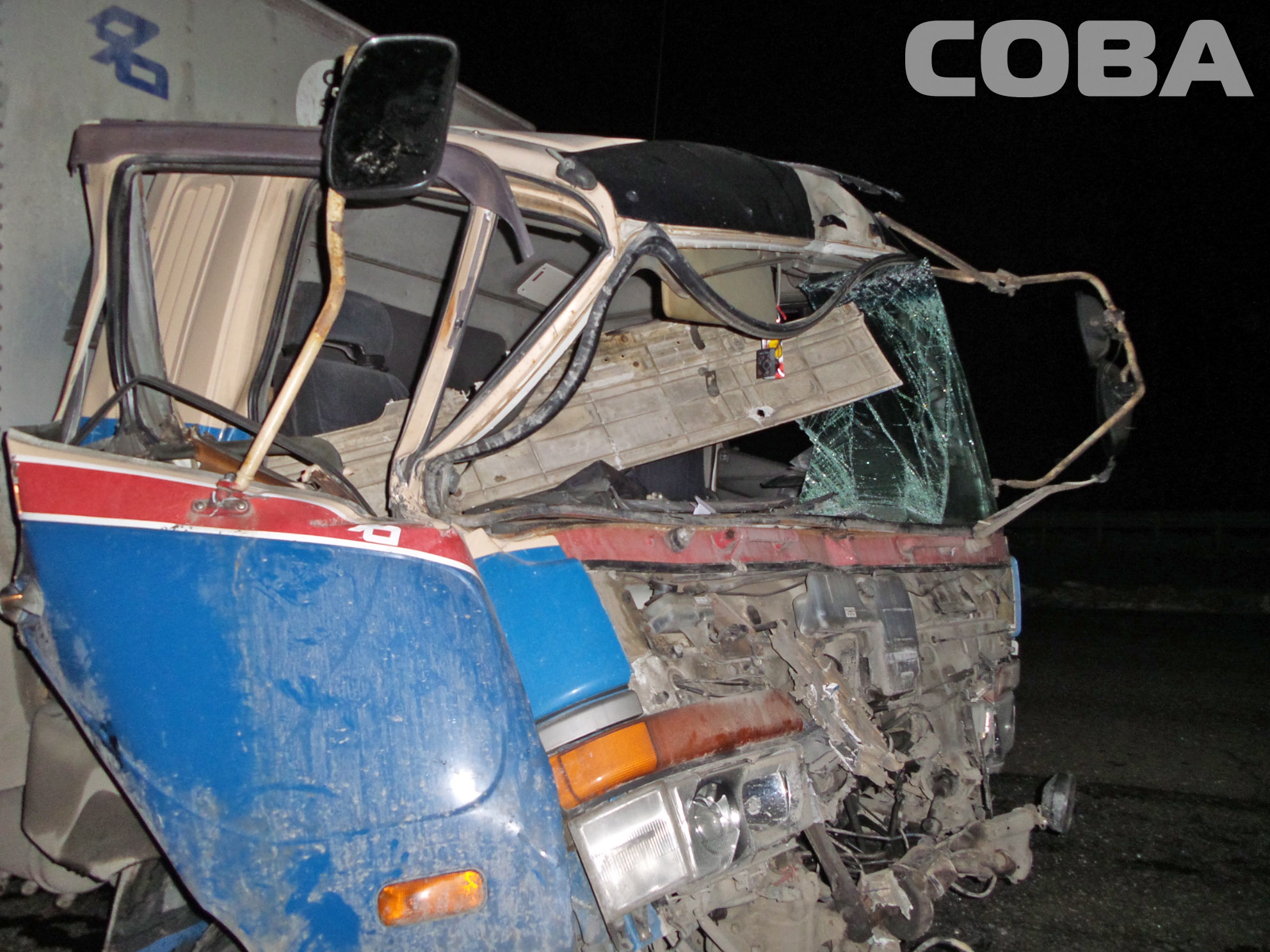 На Челябинском тракте задремавший водитель Mitsubishi угодил под  прицеп длинномера - Фото 2