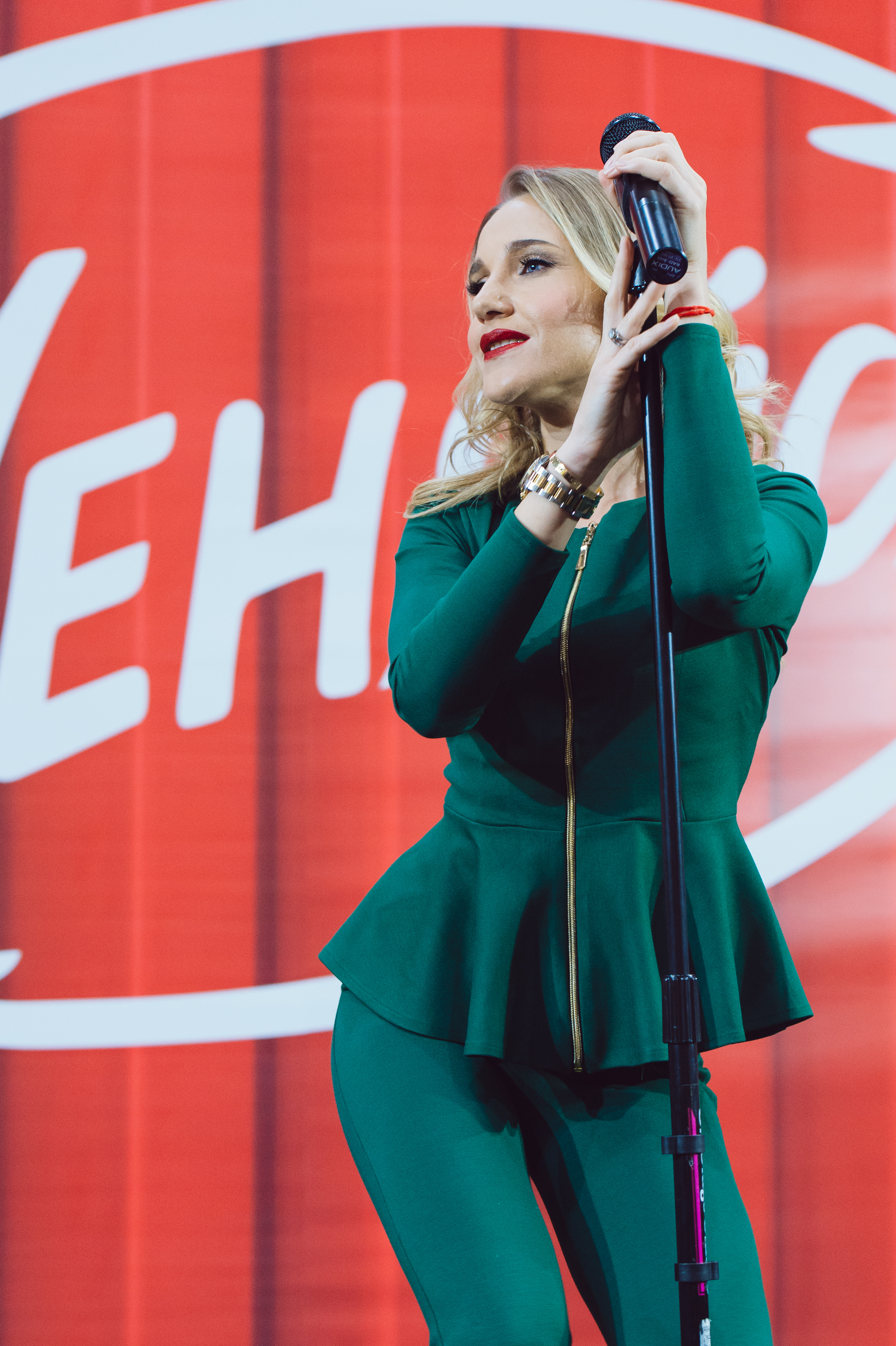 Юлия Ковальчук дала благотворительный концерт в «Меге» - Фото 10
