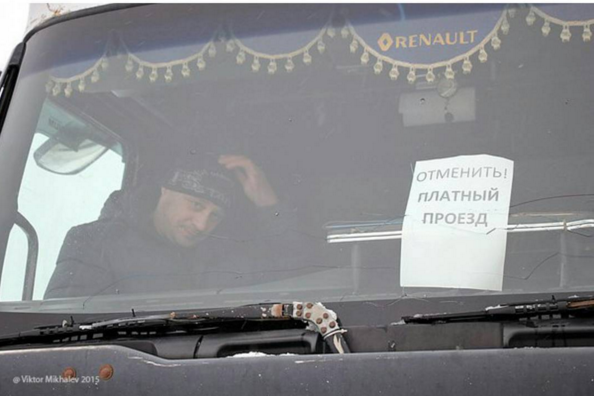 Уральские дальнобойщики поддержали всероссийскую акцию протеста, парализовав движение на ЕКАДе. ФОТО - Фото 4