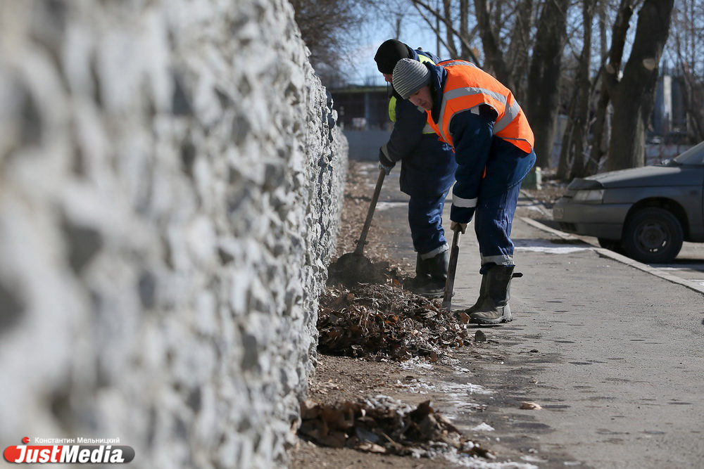 Недобросовестные подрядчики и автомобилисты мешают Екатеринбургу быть чистым - Фото 4