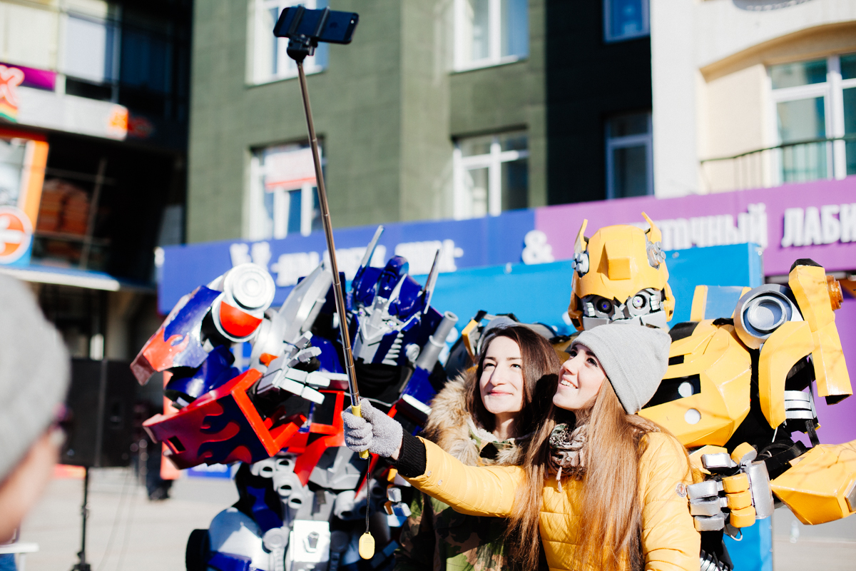 Жители Екатеринбурга посоревновались с роботами в мастерстве обольщения женщин - Фото 2