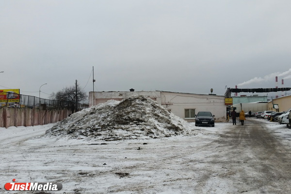 Обвалившаяся стена МУПа на «Овощебазе №4» искалечила екатеринбуржца - Фото 17