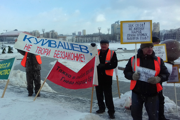 «Куйвашев, не твори беззаконие!» Жители Невьянска вышли на пикет против закона об отмене прямых выборов мэра - Фото 4