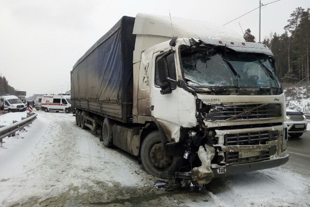 Снегопад спровоцировал более 30 аварий на Московском тракте. ФОТО, ВИДЕО - Фото 2