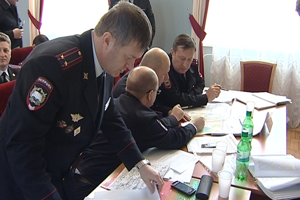 В Екатеринбурге бойцы полицейских спецподразделений ловили вооруженных преступников и обезвреживали взрывное устройство - Фото 10
