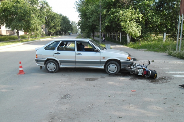 В Верхнем Тагиле в ДТП мотоциклист сломал ногу - Фото 2