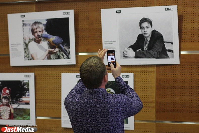 В Екатеринбурге открылась выставка с детскими портретами известных горожан - Фото 4