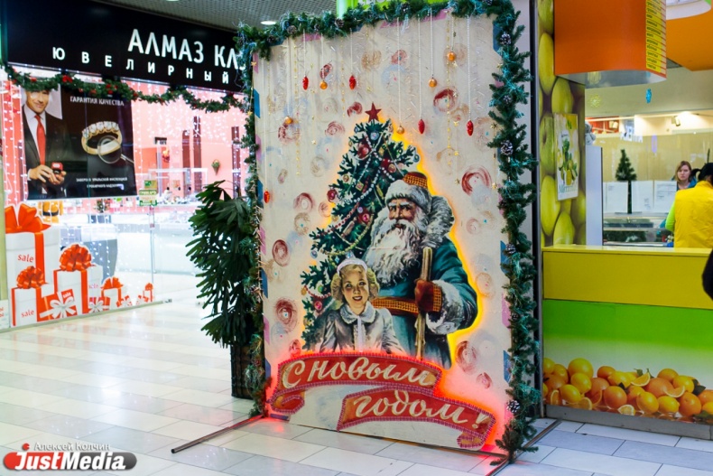 В Екатеринбурге установили  объемные двухметровые новогодние открытки - Фото 4