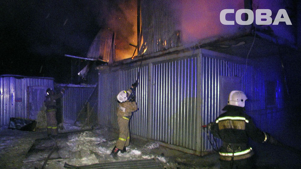В Екатеринбурге сгорели 5 строительных вагончиков. ФОТО - Фото 4