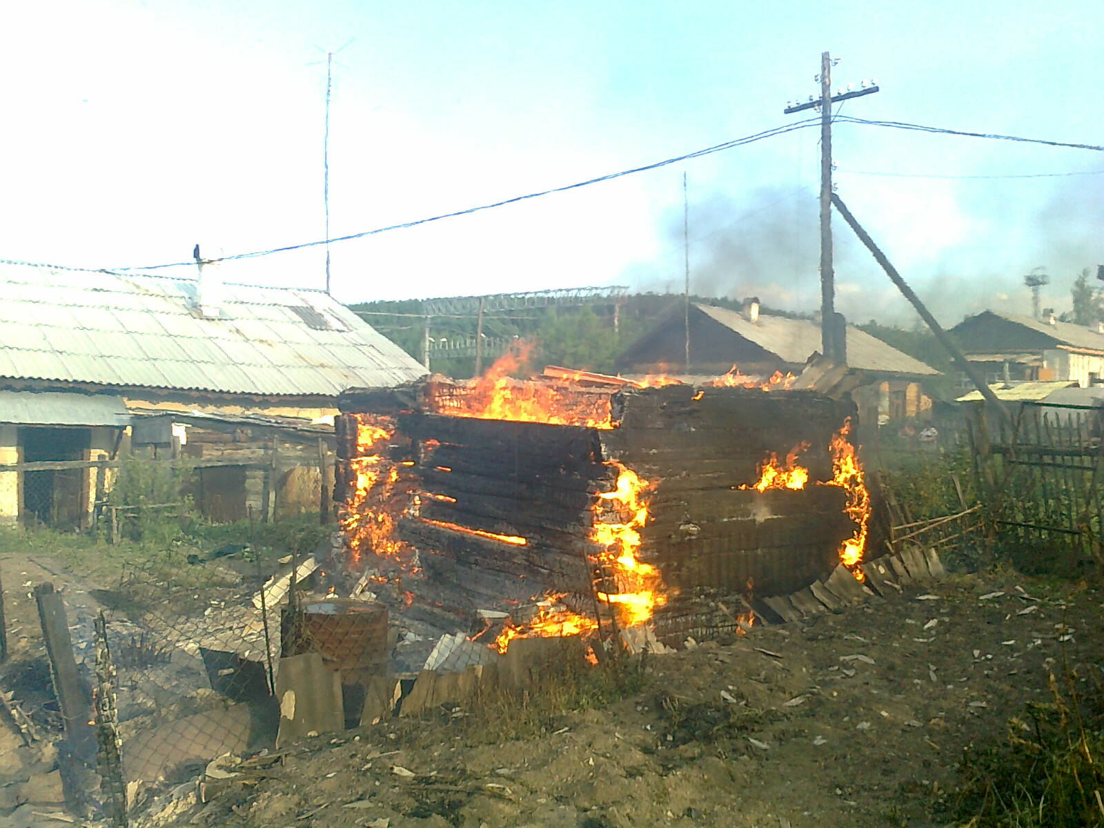 В поселке Исеть горел барак. Пострадавших нет - Фото 3