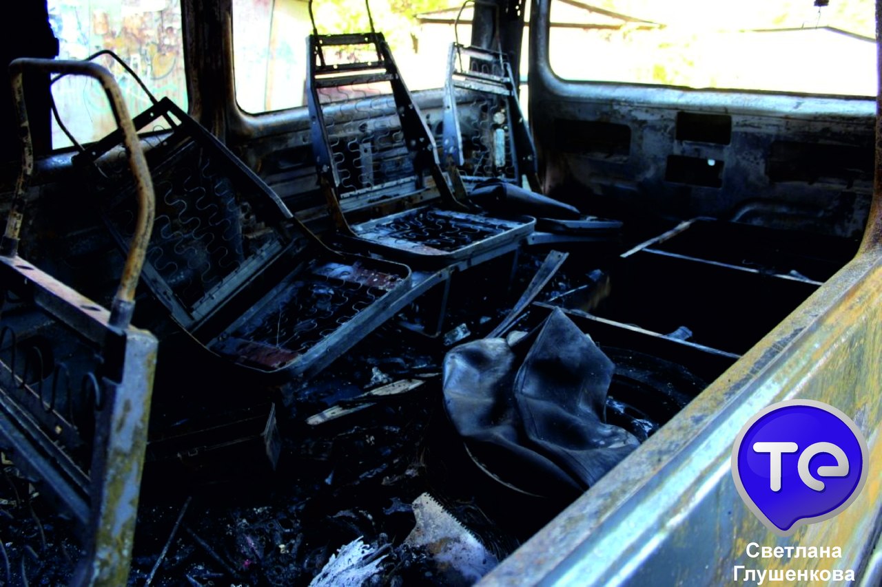 Попали в ад! В Екатеринбурге горели автомобили похоронного бюро. ФОТО - Фото 4