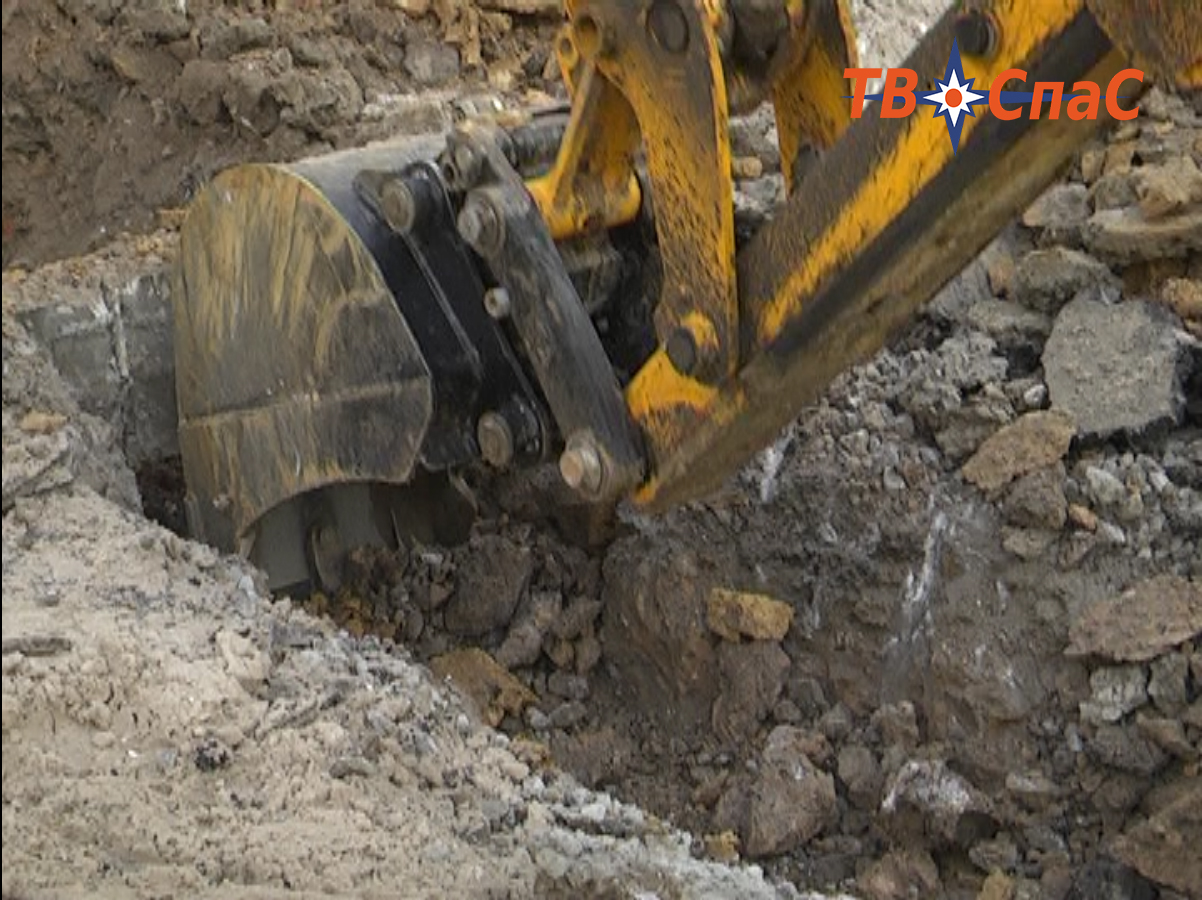 В Екатеринбурге при раскопках траншеи найден снаряд - Фото 2