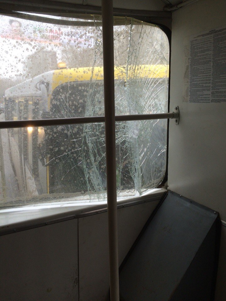 В Екатеринбурге автобус врезался в троллейбус. ФОТО - Фото 4