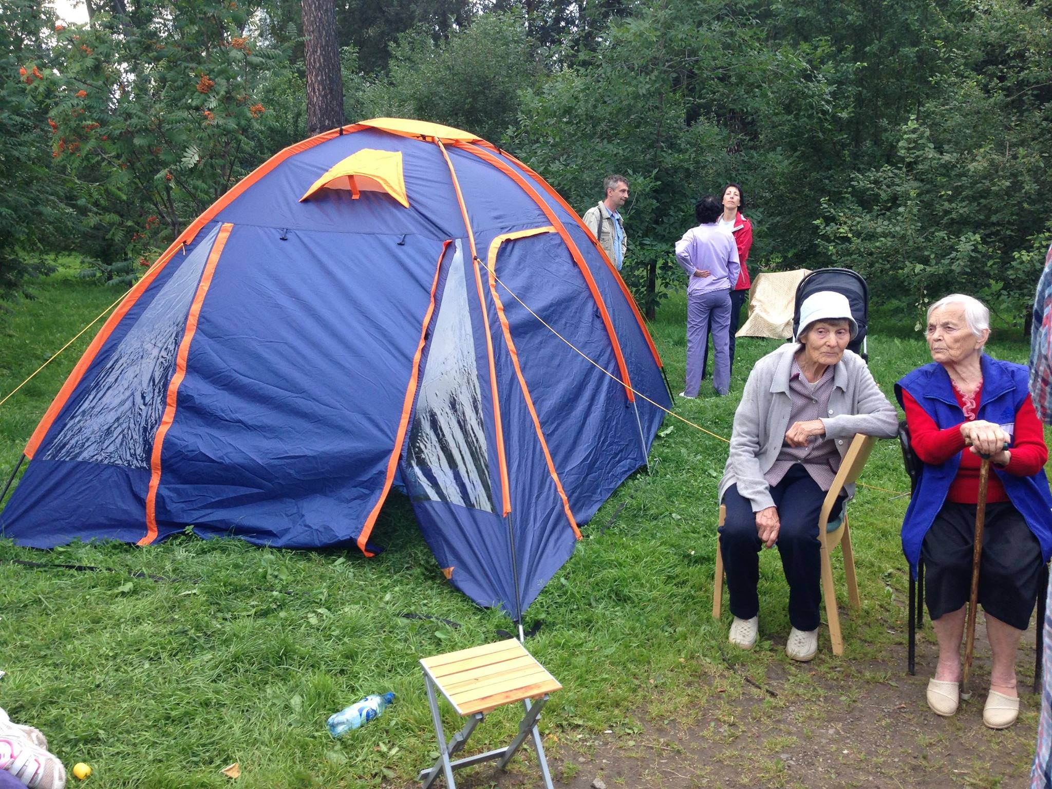 Палатки, покрышки, костры. Жители Екатеринбурга устроили свой майдан - Фото 2