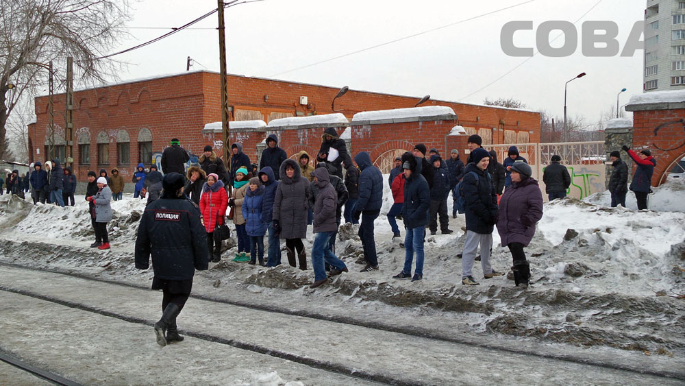 Мигранты продолжают осаждать здание УФМС - Фото 3