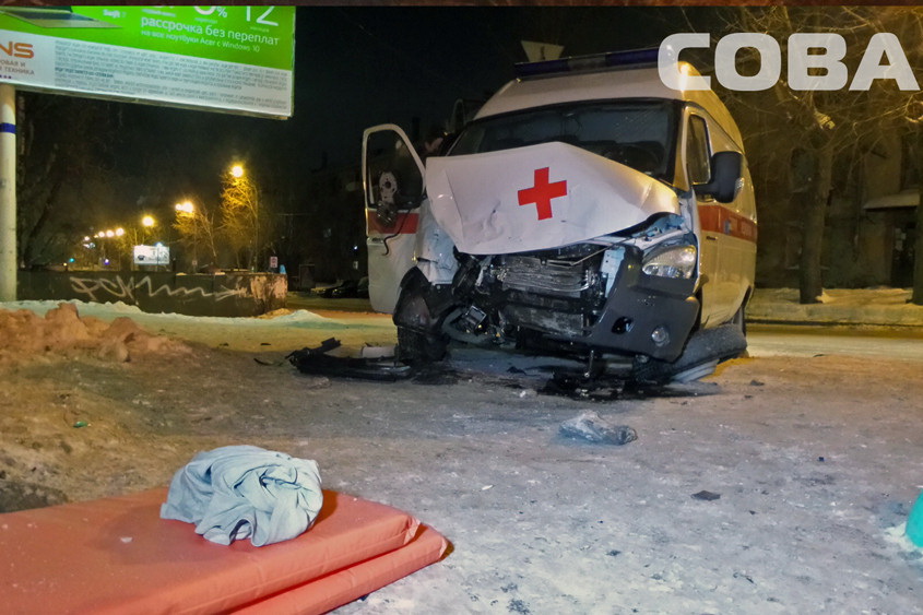 В Екатеринбурге автохам на Land Cruiser отправил в больницу водителя и двух врачей скорой. ФОТО - Фото 4