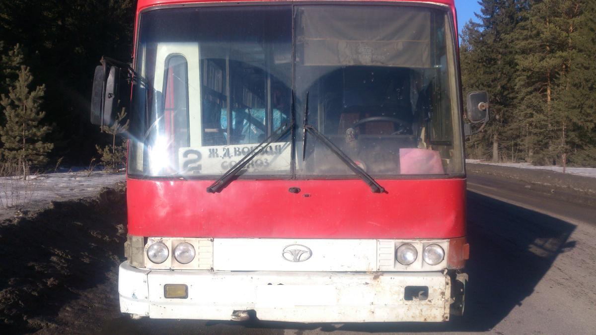 В Ревде колесо у автобуса могло взорваться из-за прокола металлическим прутом - Фото 2