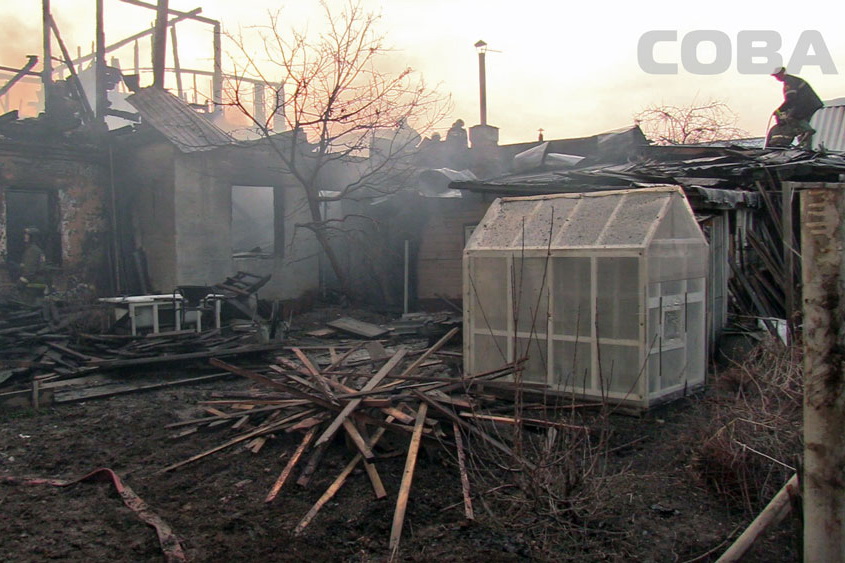 На Вторчермете сгорели три частных дома. Местные жители уверены, что их сожгли под застройку. ФОТО - Фото 5