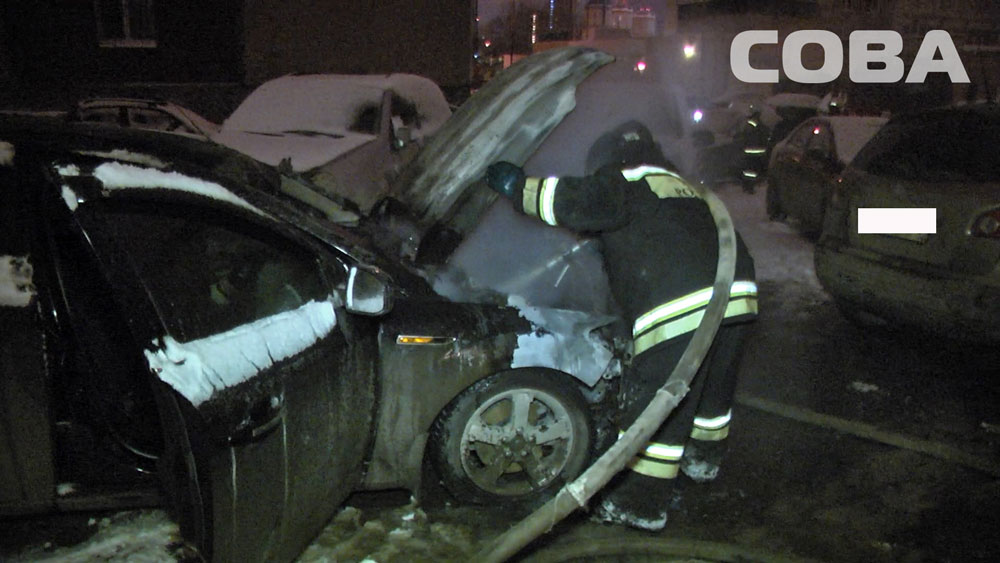 На Волгоградской от огня пострадали два автомобиля - Фото 2