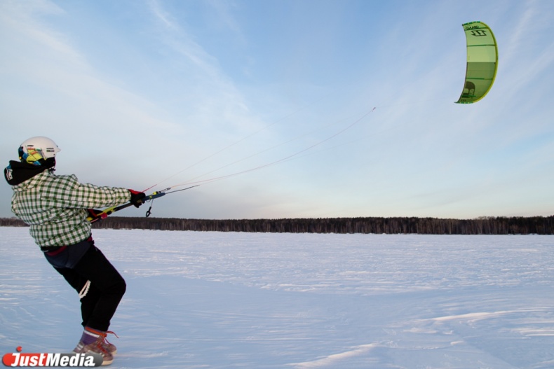 Снег, сноуборд… и парашют. Корреспондент JustMedia.ru опробовал себя в сноукайте - Фото 7