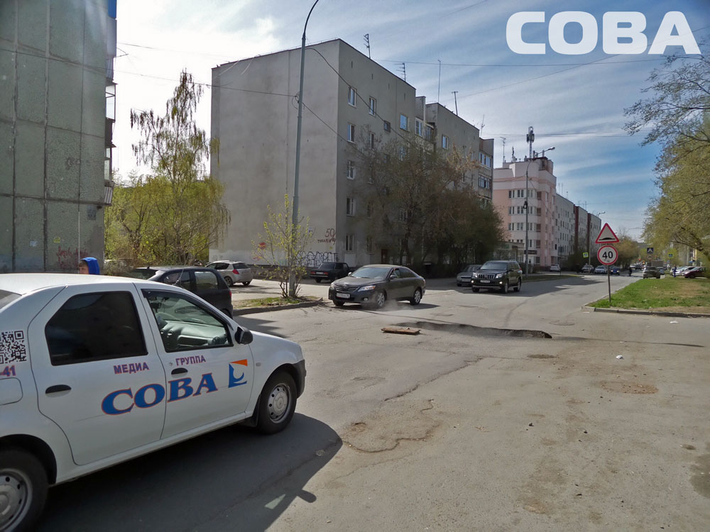 Оператор службы спасения «СОВА» спас водителей от провала на улице Ключевской, перегородив его своим автомобилем - Фото 5