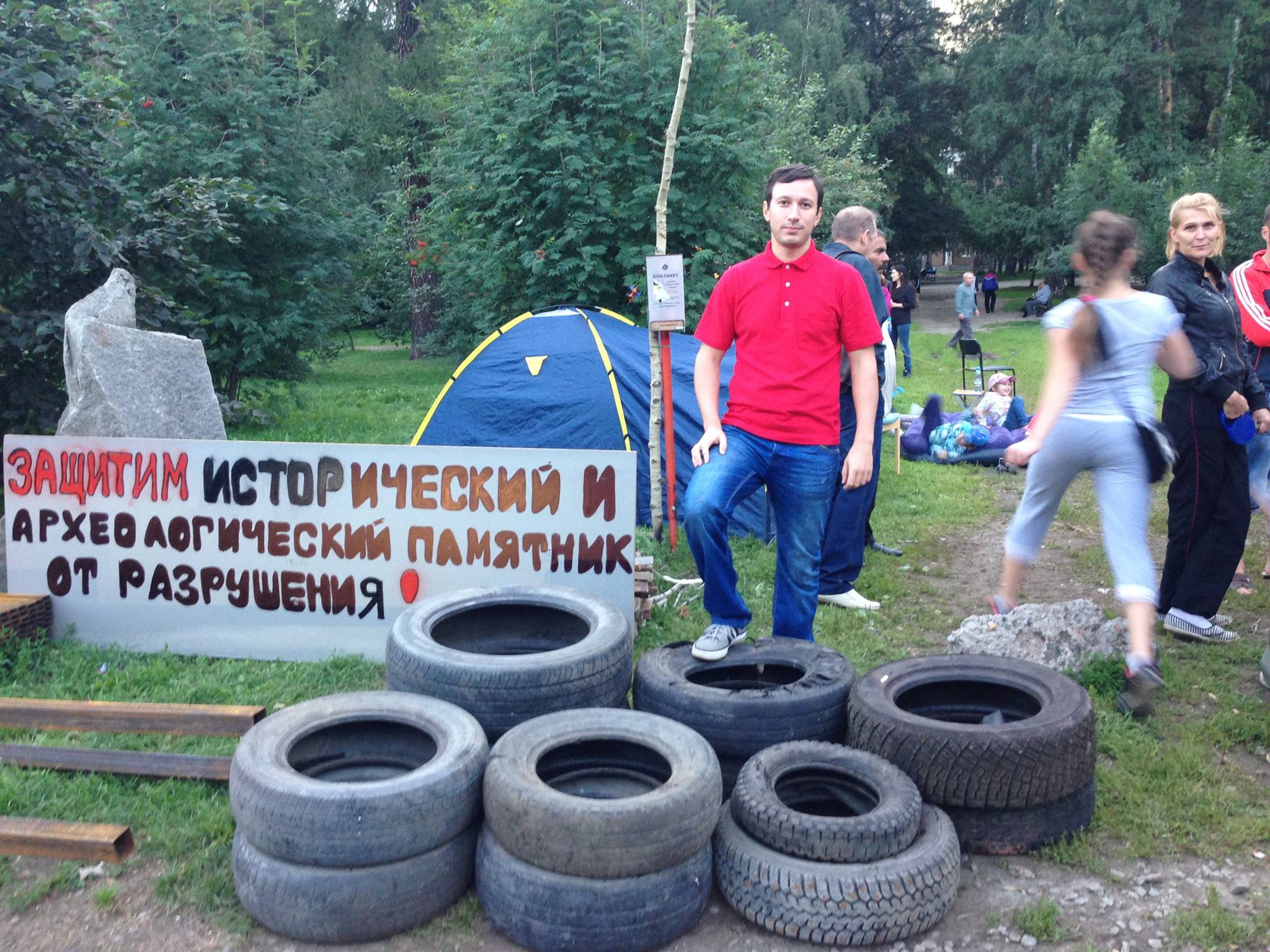 Палатки, покрышки, костры. Жители Екатеринбурга устроили свой майдан - Фото 3