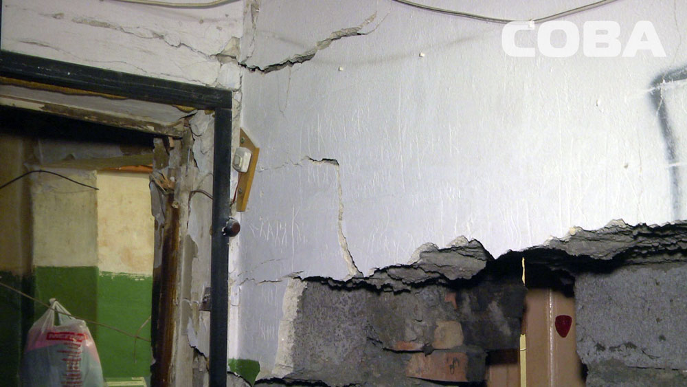 На Эльмаше рухнула стена двухэтажного дома - Фото 5