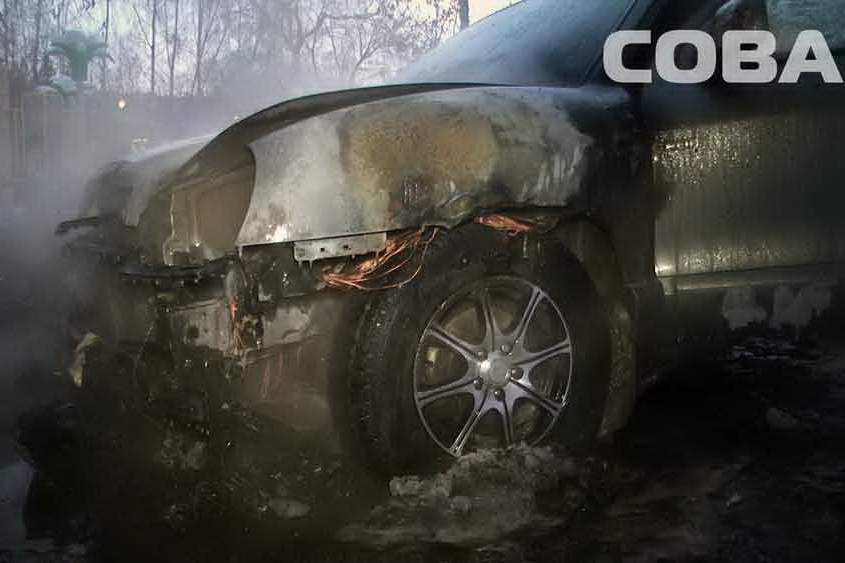 Во дворе на Репина сгорел кроссовер Hyundai: подвел автозапуск. ФОТО - Фото 2