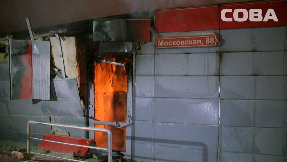 На Московской сгорел заброшенный автосервис и ВАЗ. ФОТО - Фото 3